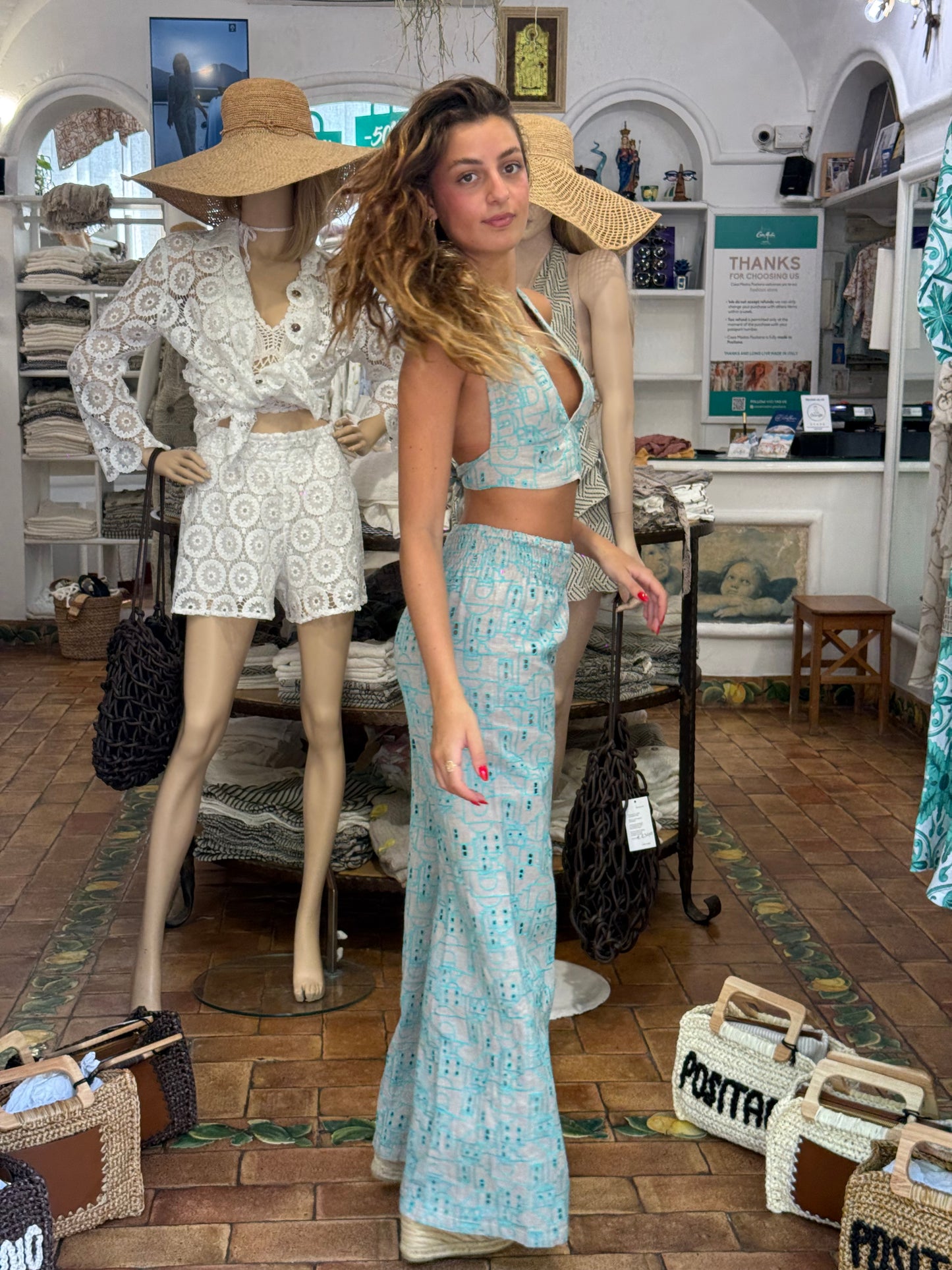 SET MINI TOP E PANTALONE IN SAN GALLO RICAMO POSITANO VERDE MARE SU LINO GREZZO