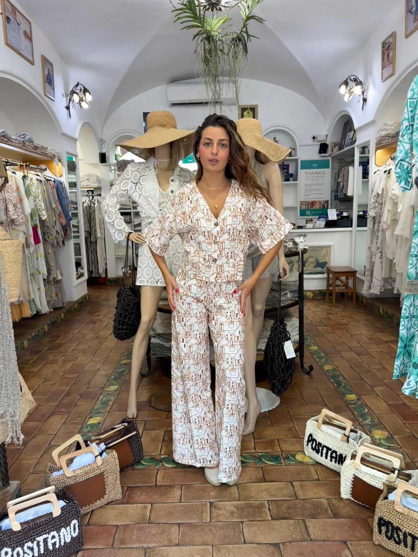 SET GIACCHINO E PANTALONE IN PIZZO SAN GALLO RICAMATO MOTIVO PROFILO POSITANO