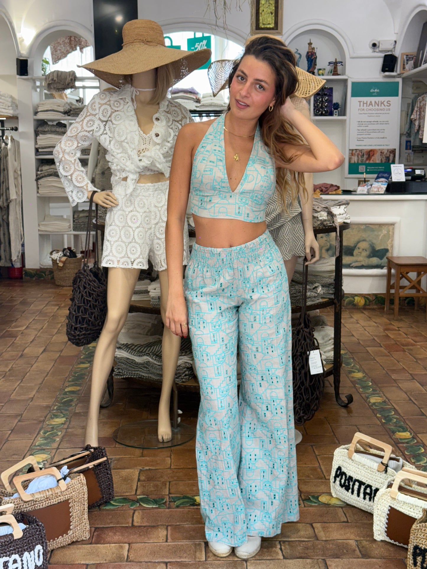 SET MINI TOP E PANTALONE IN SAN GALLO RICAMO POSITANO VERDE MARE SU LINO GREZZO