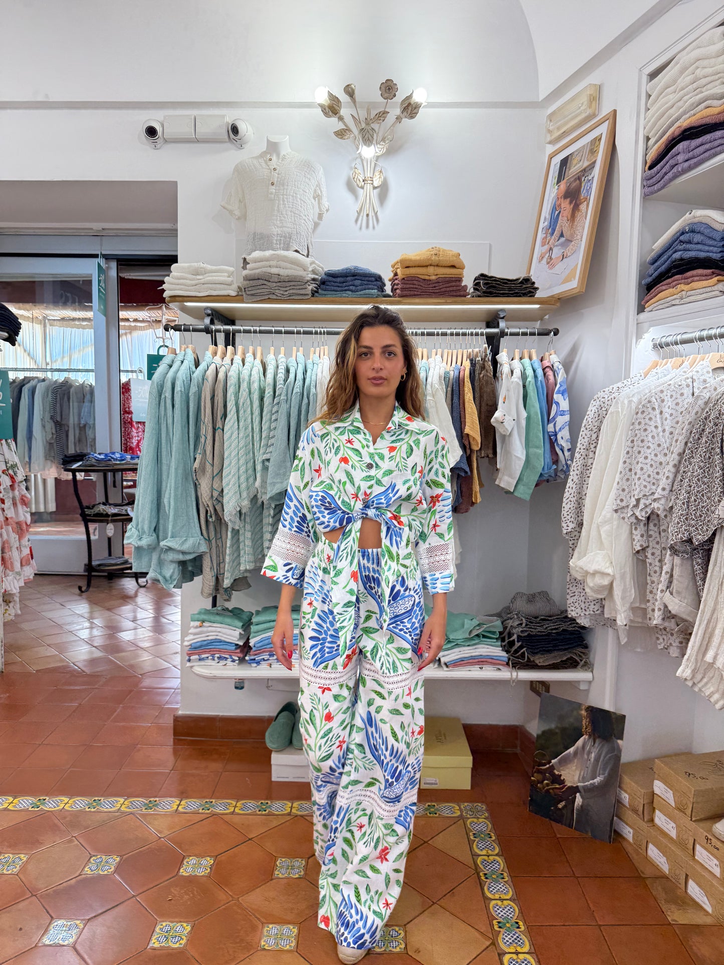SET TOP E PANTALONE IN LINO STAMPATO E INSERTI DI PIZZO MACRAME