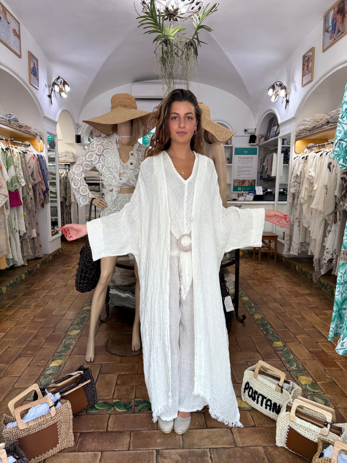 SET DI TRE PEZZI SPOLVERINO TOP E PANTALONE IN RETE AVORIO DI LINO MADE IN POSITANO 100% LINO